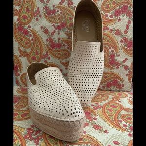 Franco Sarto women’s leisure espadrille in cream.